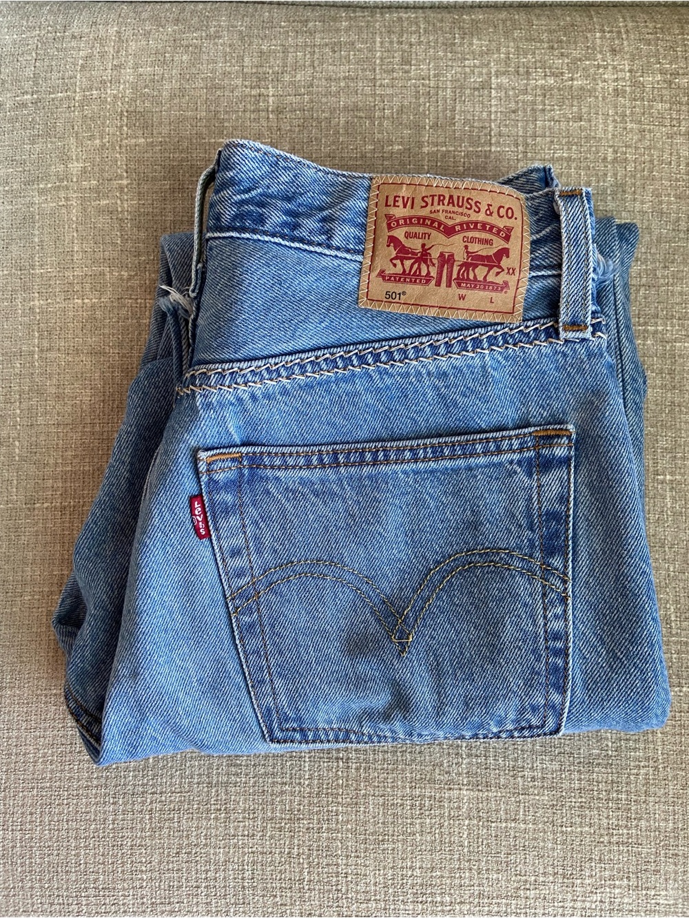 Levi’s 501 Original Women’s High Rise Straight Leg Jeans Light Wash Raw Hem W26